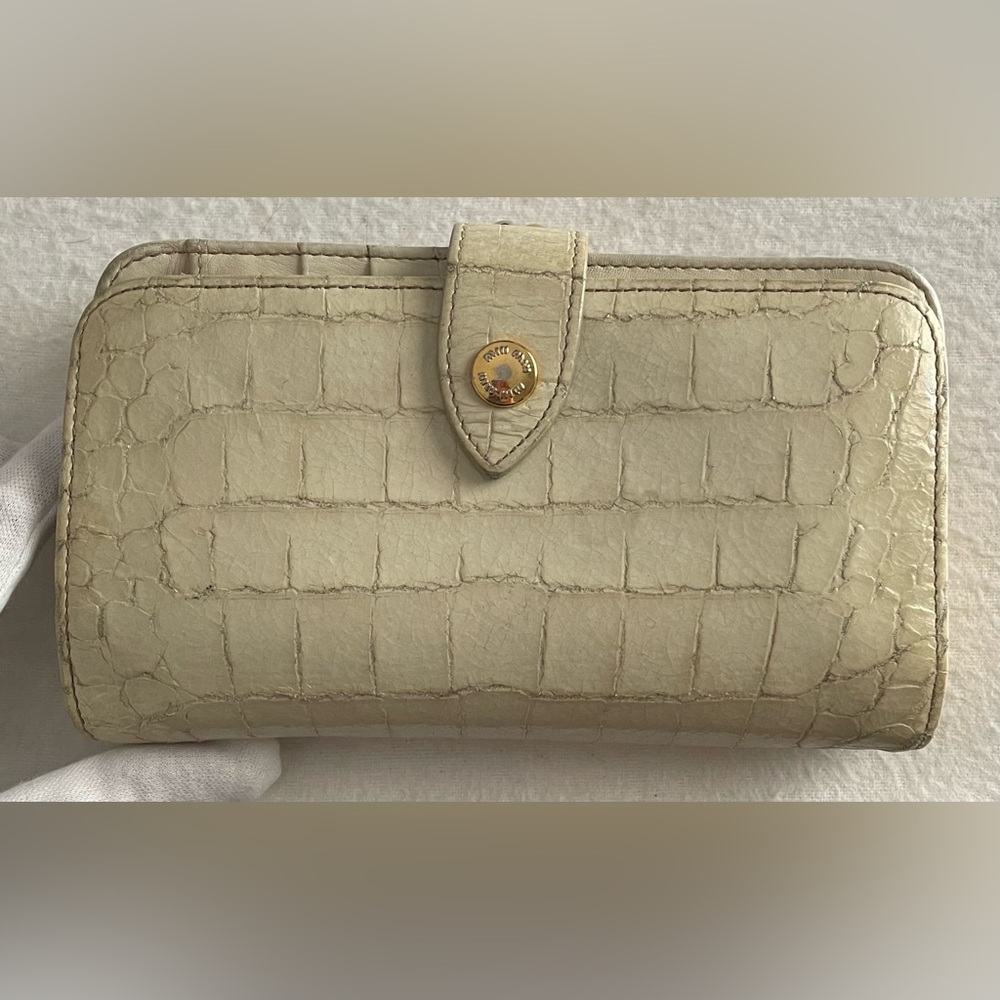 Miu Miu Vintage Authentic Cream Crocodile-Embossed Kiss-Lock/Snappy Snap Wallet - Picture 4 of 17